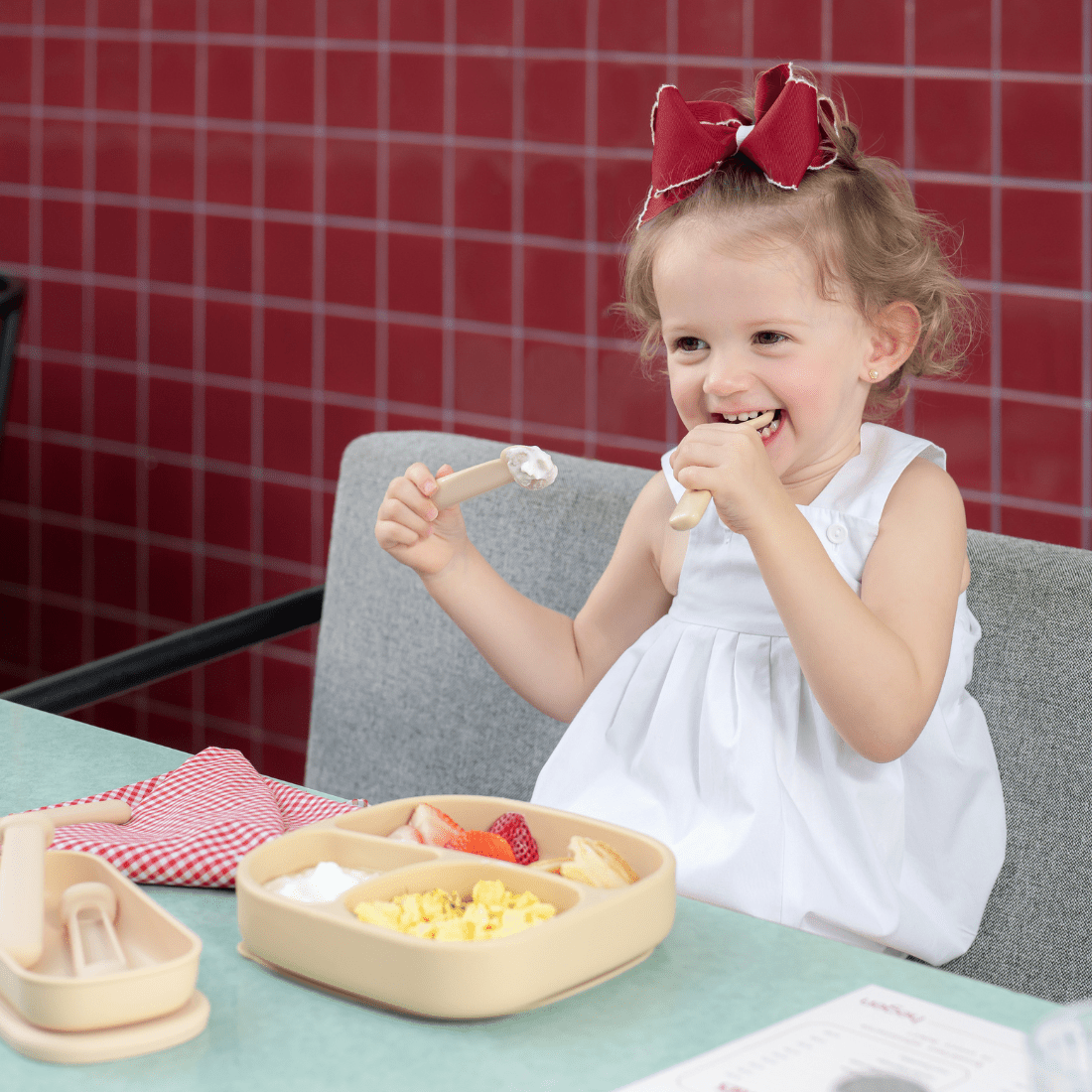 Hegen Divided Suction Plate Silicone Taupe - Hegen - Morgon